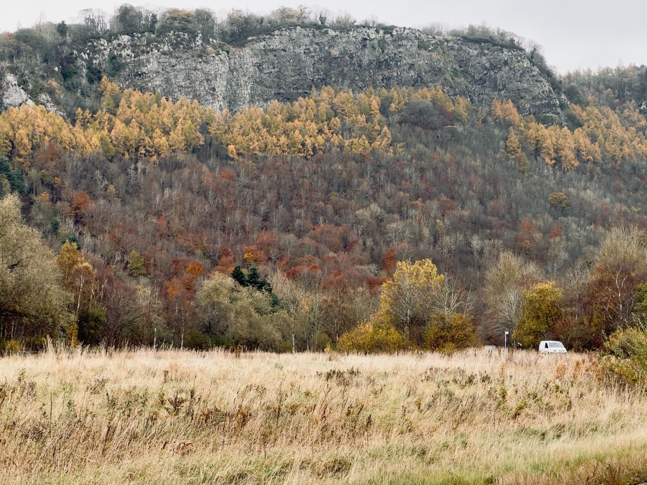 Khám phá Perth một cách tiết kiệm 7 Perth Kinfauns Nov autumn mountain 1 Large 1