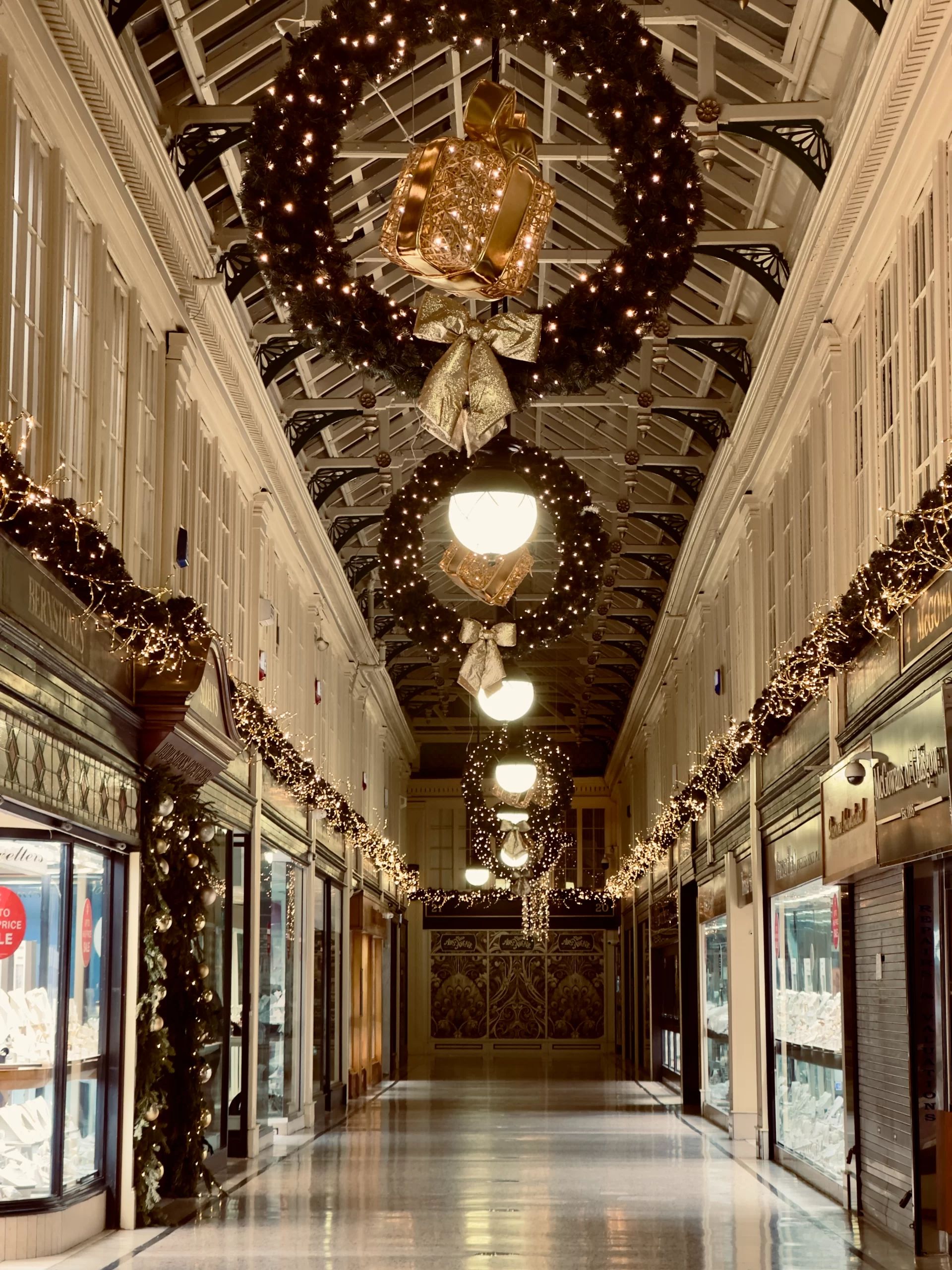 Giáng sinh ở Glasgow: Một thiên đường mùa đông cho mua sắm, giải trí và lễ hội 16 Glasgow Argyll Arcade 2 scaled