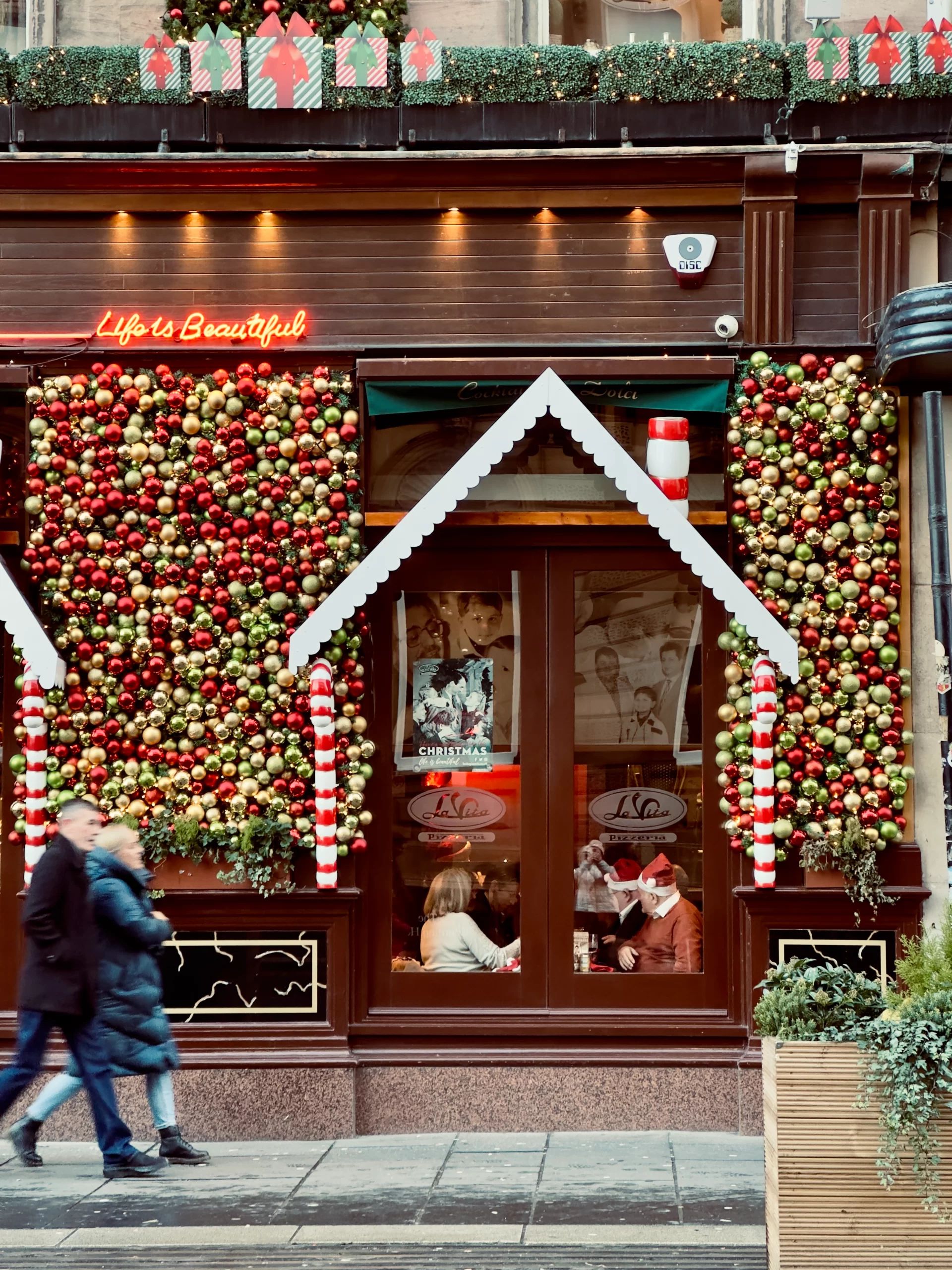 Giáng sinh ở Glasgow: Một thiên đường mùa đông cho mua sắm, giải trí và lễ hội 23 Glasgow Queen Street Christmas 1 scaled