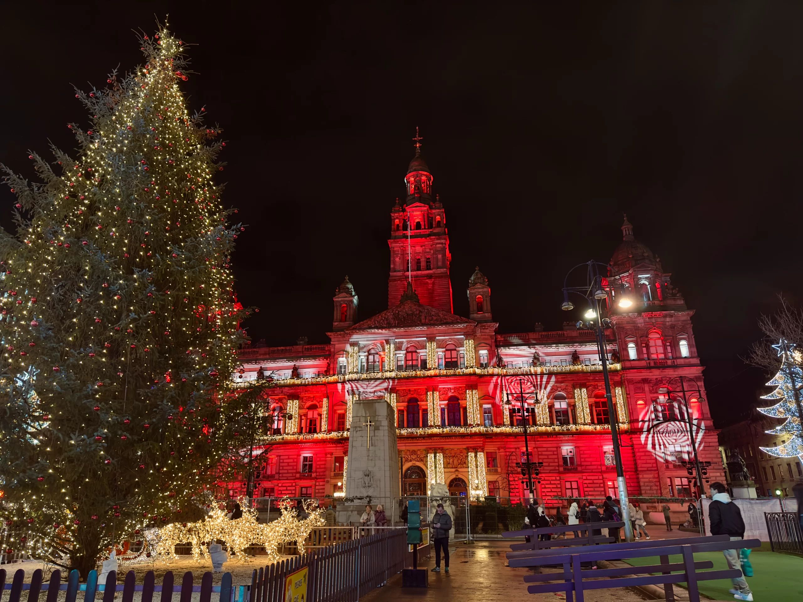 Giáng sinh ở Glasgow: Một thiên đường mùa đông cho mua sắm, giải trí và lễ hội 15 Glasgow City Chambers Christmas scaled