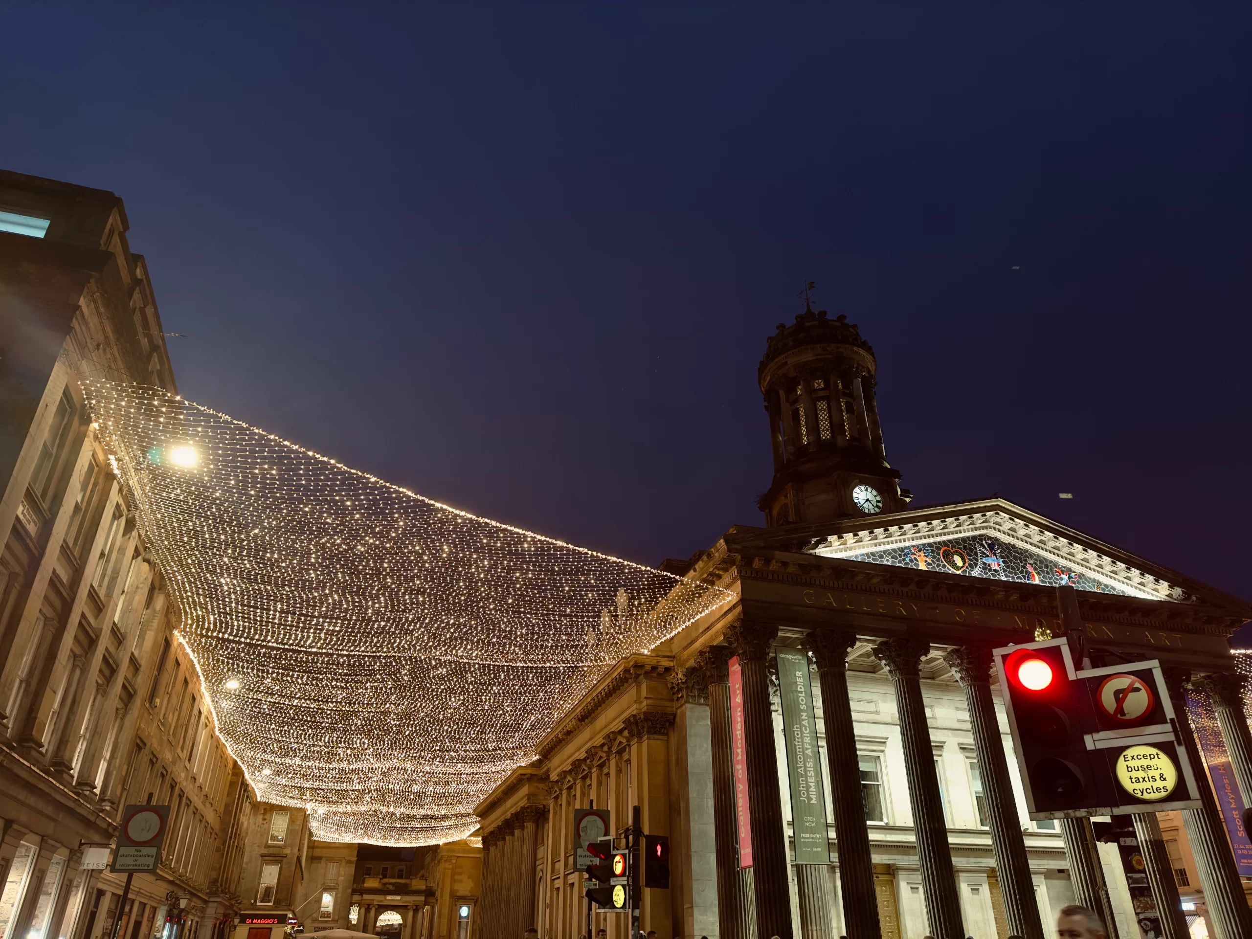 Giáng sinh ở Glasgow: Một thiên đường mùa đông cho mua sắm, giải trí và lễ hội 18 Glasgow Merchant city light scaled