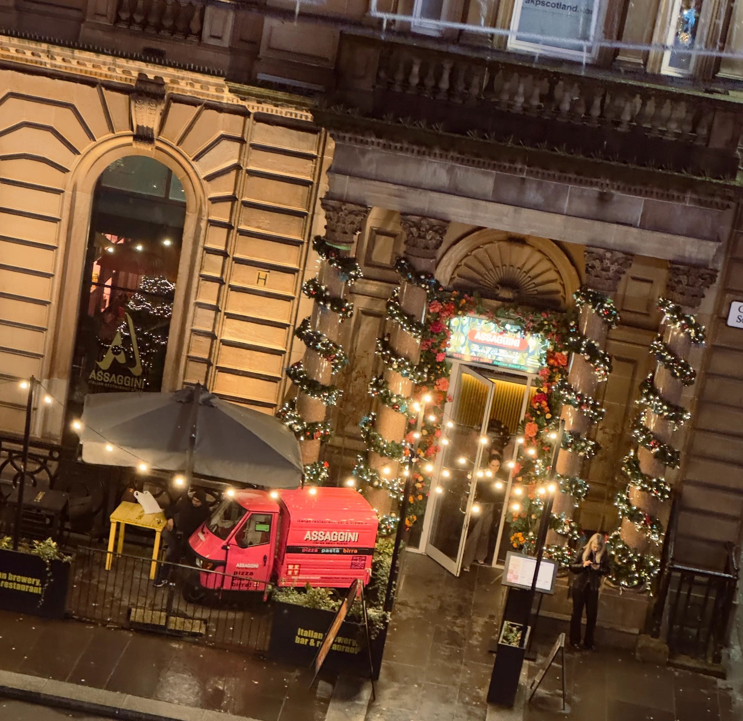 Giáng sinh ở Glasgow: Một thiên đường mùa đông cho mua sắm, giải trí và lễ hội 11 Glasgow George Square from Big Wheel scaled
